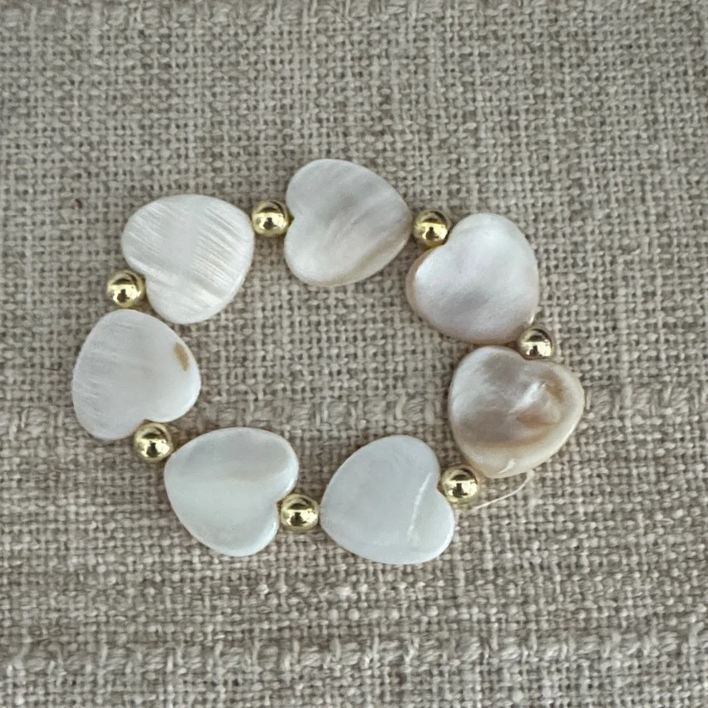 Mother of Pearl heart bracelet (stretch) - Picture 1 of 2